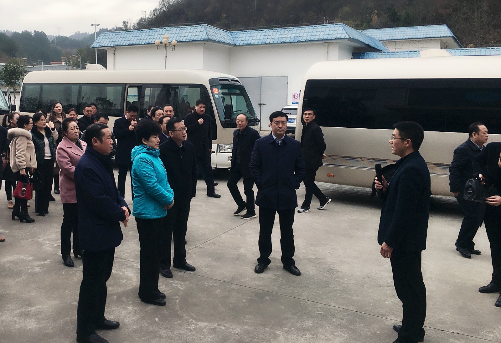 商洛市人大常委会党组副书记、副主任刘淑慧到水环境公司商南污水处理厂调研 商洛市人大常委会党组副书记、副主任刘淑慧到水环境公司商南污水处理厂调研