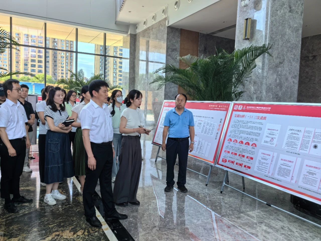 陕西环保集团组织参观“档案宣传进企业”展览 陕西环保集团组织参观“档案宣传进企业”展览